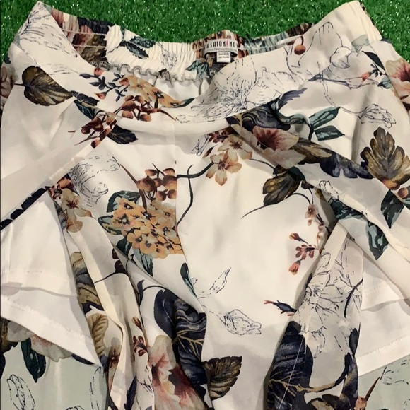 - FASHION NOVA FLORAL SET - - Picture 6 of 6